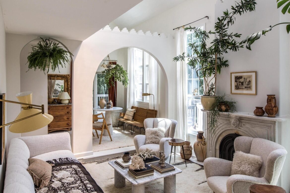 How to Style a Small Living Room – 7 Decorating Tips From the World's Best Designers