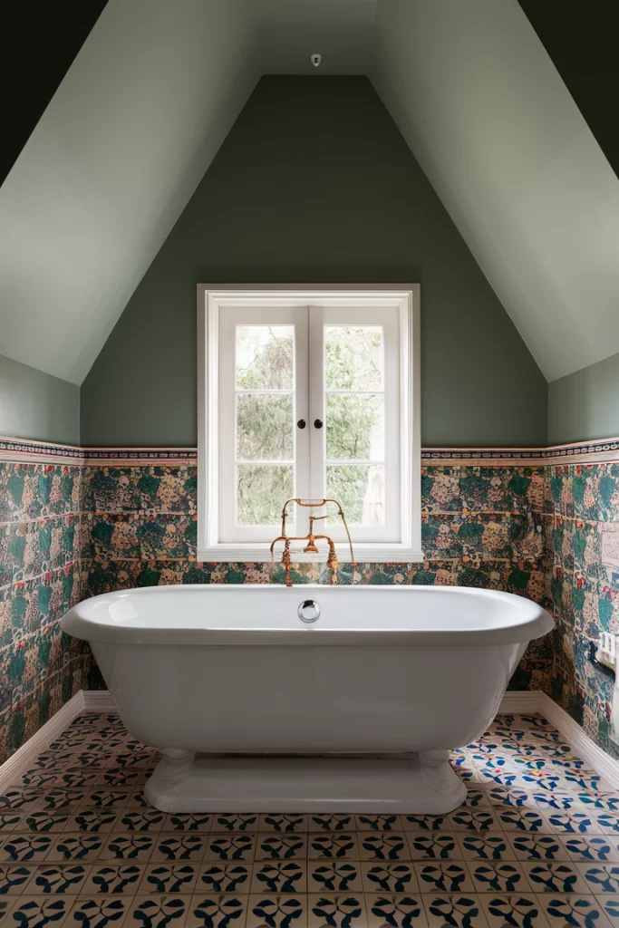 Essential Guide to the Top 15 Wallpaper Trends for 2024