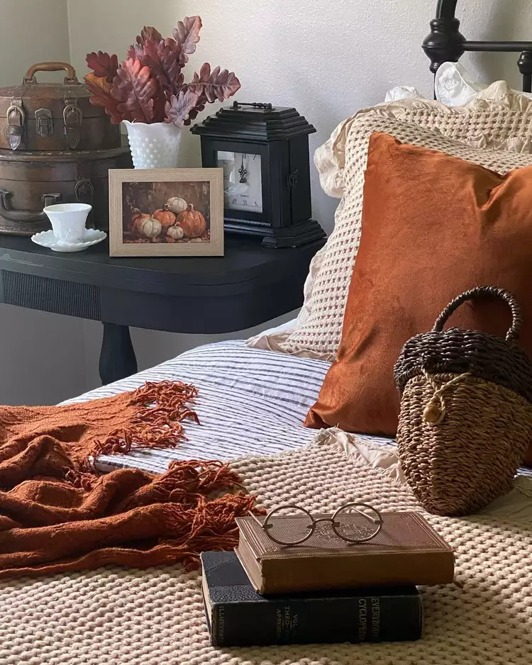 22 Fall Apartment Decor Ideas to Try as the Weather Cools Down